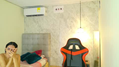 emy_0 online show from August 12, 12:07 pm
