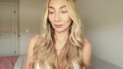 emyconneer online show from July 23, 6:43 pm