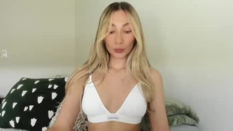 emyconneer online show from July 28, 9:54 pm