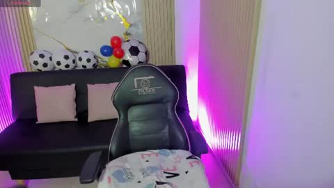 emyli_tay online show from July 11, 2:45 pm
