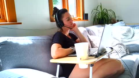 emyxxl online show from August 11, 2:30 pm