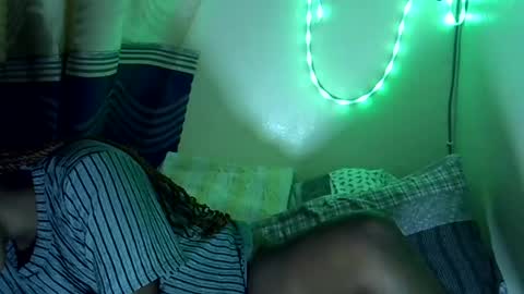 Vee online show from August 8, 3:23 pm