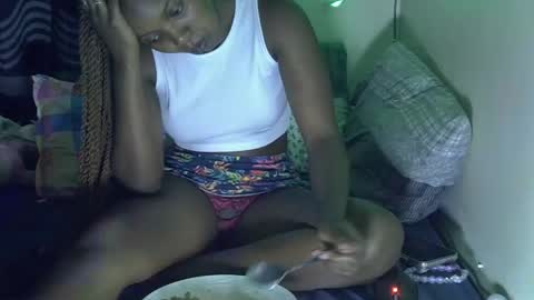 Vee online show from August 11, 5:48 pm