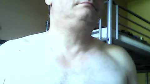 englishguysurrey online show from July 12, 7:04 am
