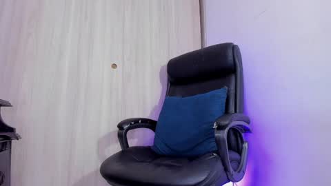 enyel_100 online show from August 8, 4:40 pm