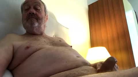 erasmus_d online show from July 4, 6:37 am