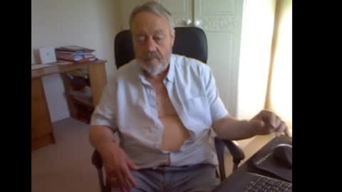 erasmus_d online show from August 11, 5:15 pm