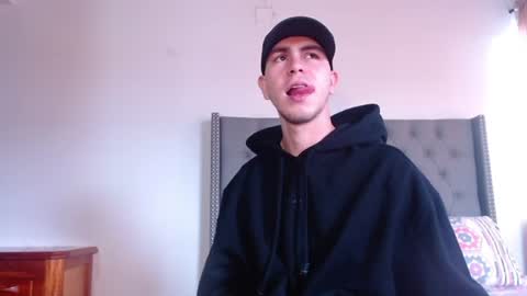 erik_rodriguez online show from June 9, 1:50 pm