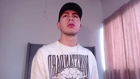 erik_rodriguez online show from June 10, 12:12 pm