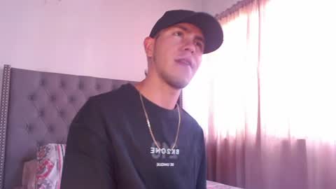 erik_rodriguez online show from June 15, 7:01 pm