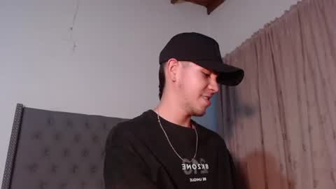 erik_rodriguez online show from June 15, 11:25 pm