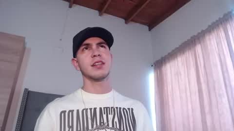 erik_rodriguez online show from June 19, 10:10 pm