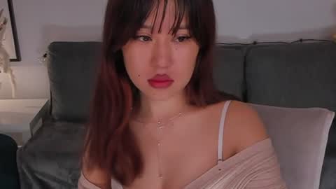 erika_kim online show from August 2, 11:28 am