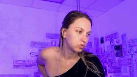 erinwise online show from August 4, 8:22 am