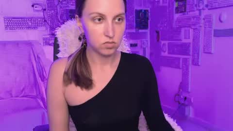erinwise online show from August 4, 2:03 pm