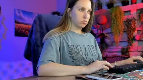 erinwise online show from August 10, 10:27 am