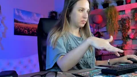 erinwise online show from August 10, 11:44 am