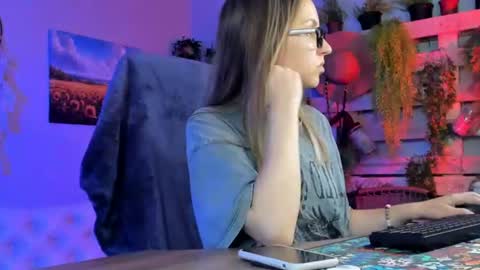 erinwise online show from August 10, 2:29 pm