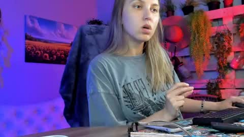 erinwise online show from August 10, 3:35 pm