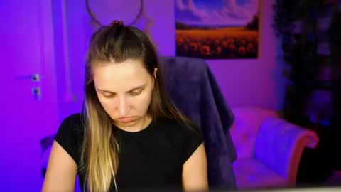 erinwise online show from August 12, 8:27 am