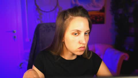 erinwise online show from August 12, 10:39 am