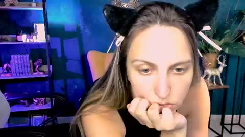 erinwise online show from August 15, 4:44 pm
