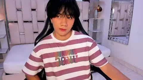 eriol__ online show from August 18, 6:52 am