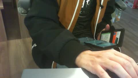 Erlektroboy2s online show from May 15, 10:37 am