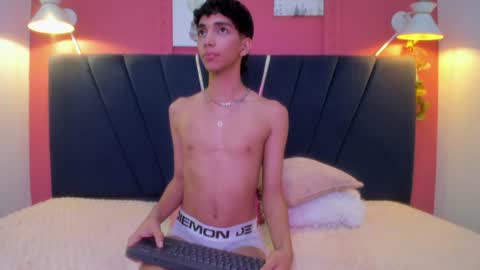 ero_boy40 online show from August 13, 8:28 am