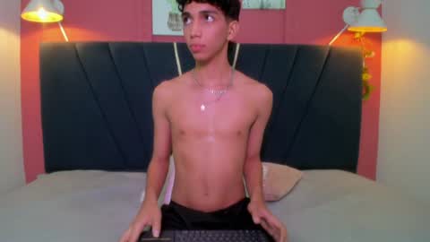 ero_boy40 online show from August 15, 9:46 am