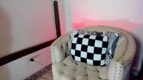 eron_crown online show from April 3, 11:30 pm