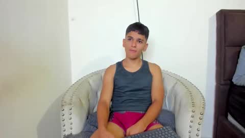 eron_crown online show from June 8, 3:34 am