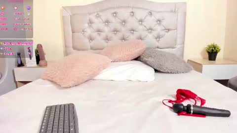 Escarlet online show from August 15, 3:49 pm