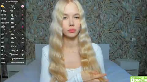 Megan long hair online show from July 29, 6:20 am