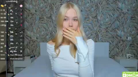 Megan long hair online show from August 6, 5:06 am