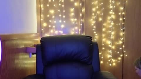 esma347866 online show from August 13, 11:41 pm