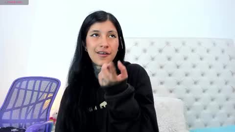 esmeralda  online show from August 6, 3:33 pm