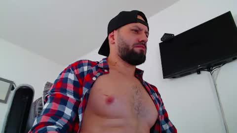 esteban7984068 online show from July 22, 7:38 pm