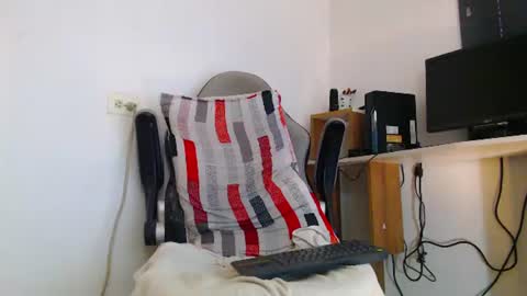 esteban7984068 online show from August 3, 3:19 pm