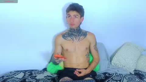 estebanchar_ online show from July 11, 2:17 am