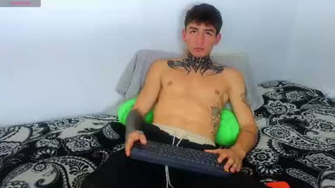 estebanchar_ online show from July 15, 9:27 pm