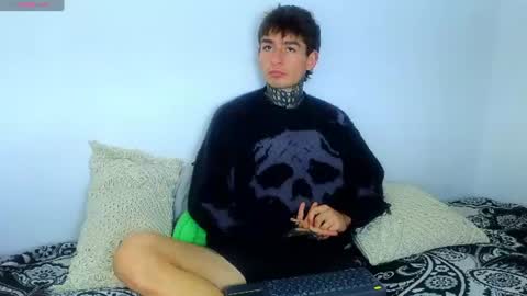 estebanchar_ online show from July 25, 9:52 pm