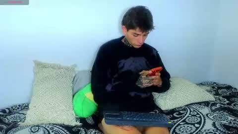 estebanchar_ online show from July 25, 10:58 pm