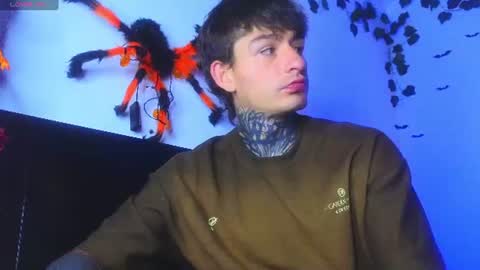 estebanchar_ online show from August 17, 2:49 am