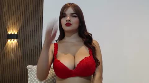 Estefa online show from August 4, 11:40 am