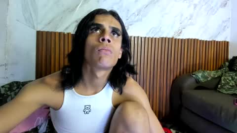 estefani_robles online show from August 8, 4:01 am