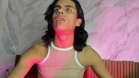 estefani_robles online show from August 15, 4:05 am