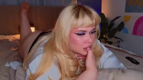Estelle online show from August 26, 9:22 pm