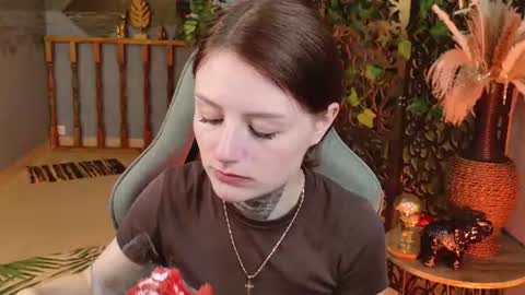 Ester Hernandes or Velira online show from August 5, 12:03 pm