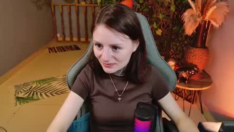 Ester Hernandes or Velira online show from August 5, 4:27 pm